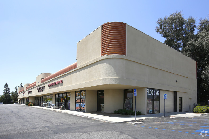 9901 Indiana Ave, Riverside, CA à louer - Photo de l’immeuble – Image 3 sur 5