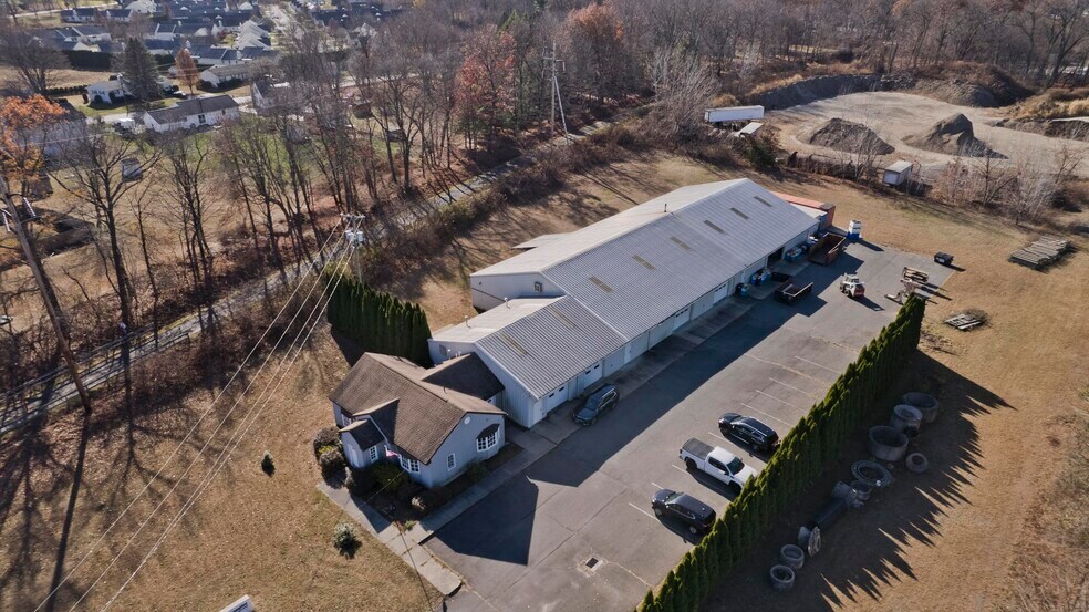 16 Arthur St, Easthampton, MA à vendre - Aérien – Image 2 sur 55