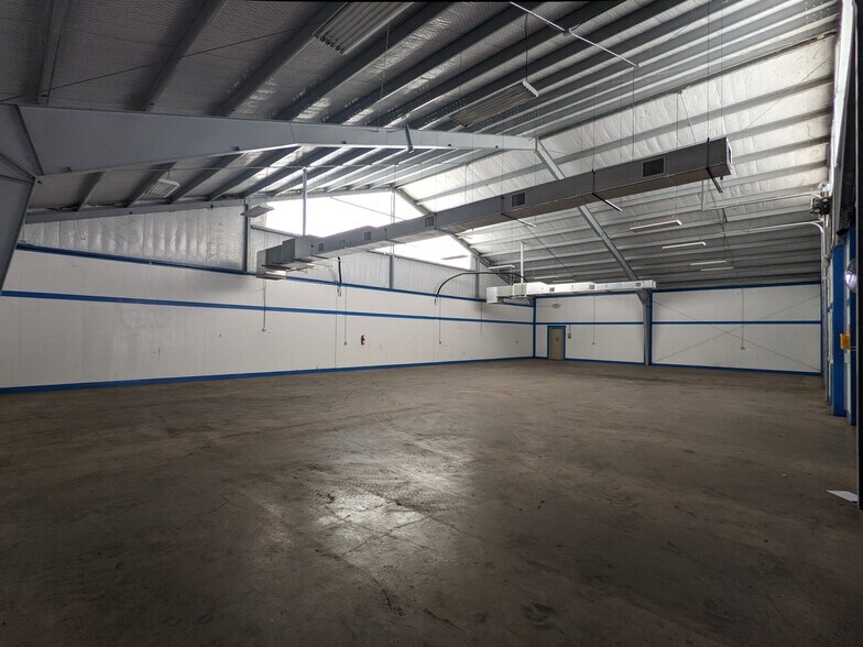 1613 W Cameron Ave, Rockdale, TX à louer - Photo de l’immeuble – Image 3 sur 3