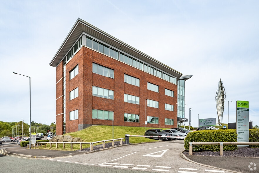 1A The Parklands, Bolton à louer - Photo principale – Image 1 sur 13