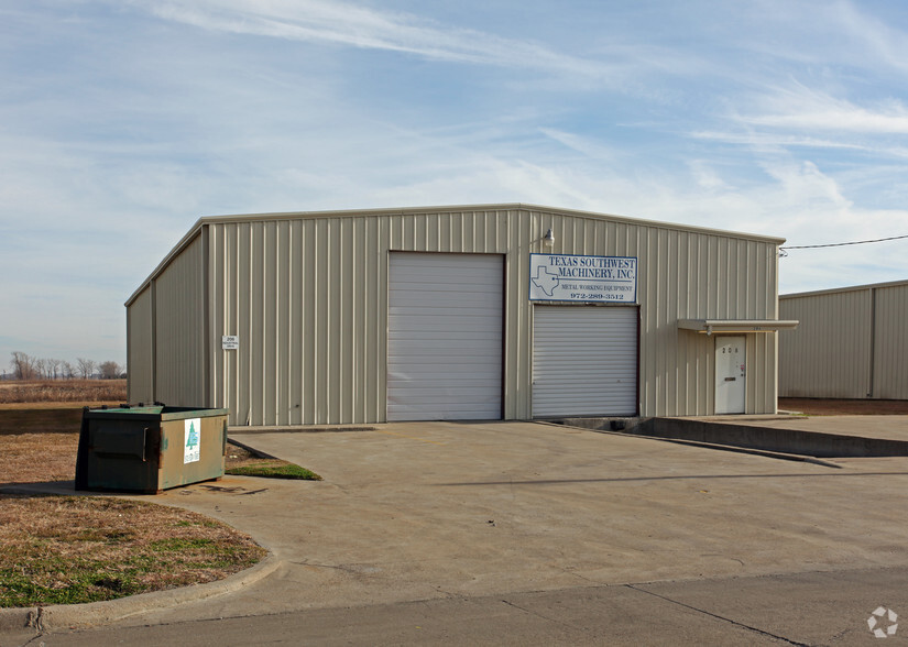 206 Industrial Dr, Forney, TX à louer - Photo de l’immeuble – Image 3 sur 3