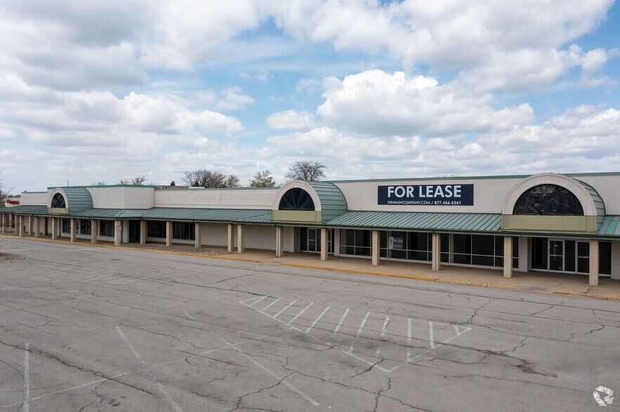 350 S Bolingbrook Dr, Bolingbrook, IL à louer - Photo de l’immeuble – Image 1 sur 7