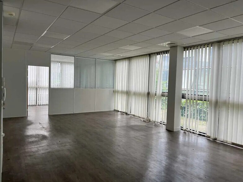 385 Rue de La Belle Etoile, Roissy-en-France à louer - Photo de l’immeuble – Image 3 sur 8
