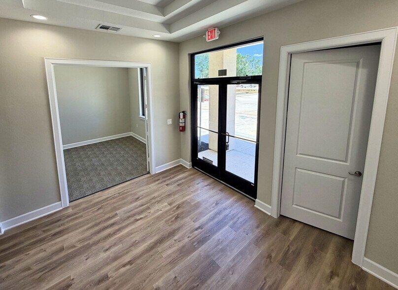 625 Regal Row, Montgomery, TX à louer - Photo de l’immeuble – Image 3 sur 10