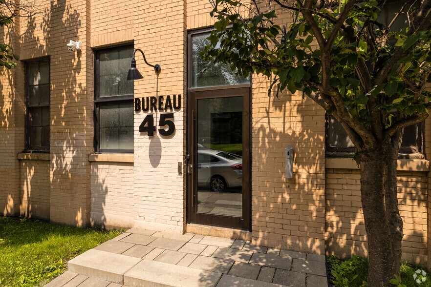 45 Ch Bates, Outremont, QC à louer - Photo de l’immeuble – Image 2 sur 12