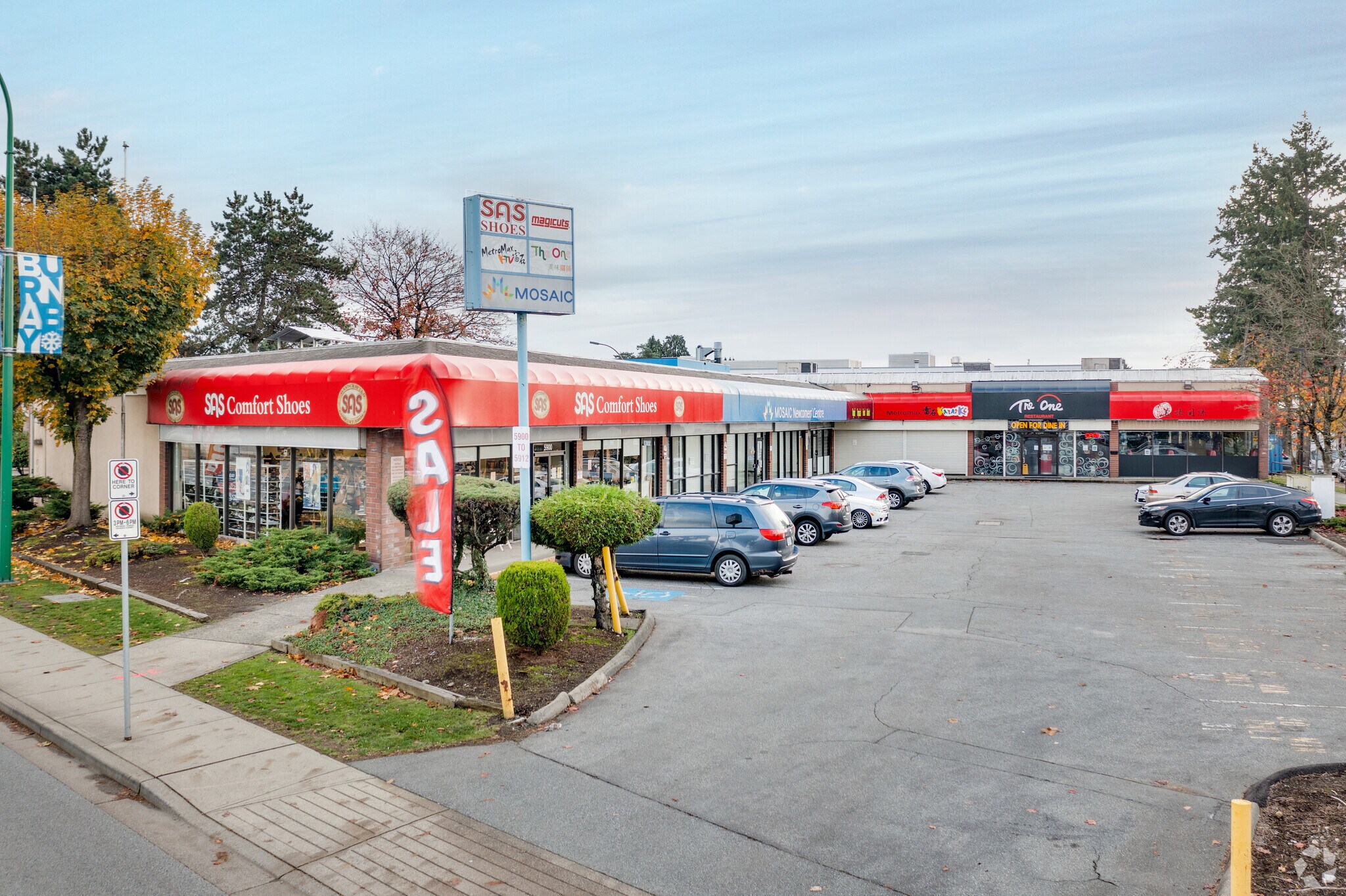 5900-5912 Kingsway, Burnaby, BC à louer Photo principale– Image 1 sur 14