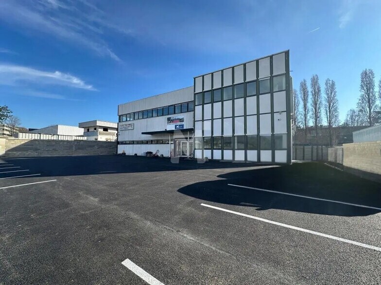 Local d’activités dans Palaiseau à louer - Photo de l’immeuble – Image 2 sur 10