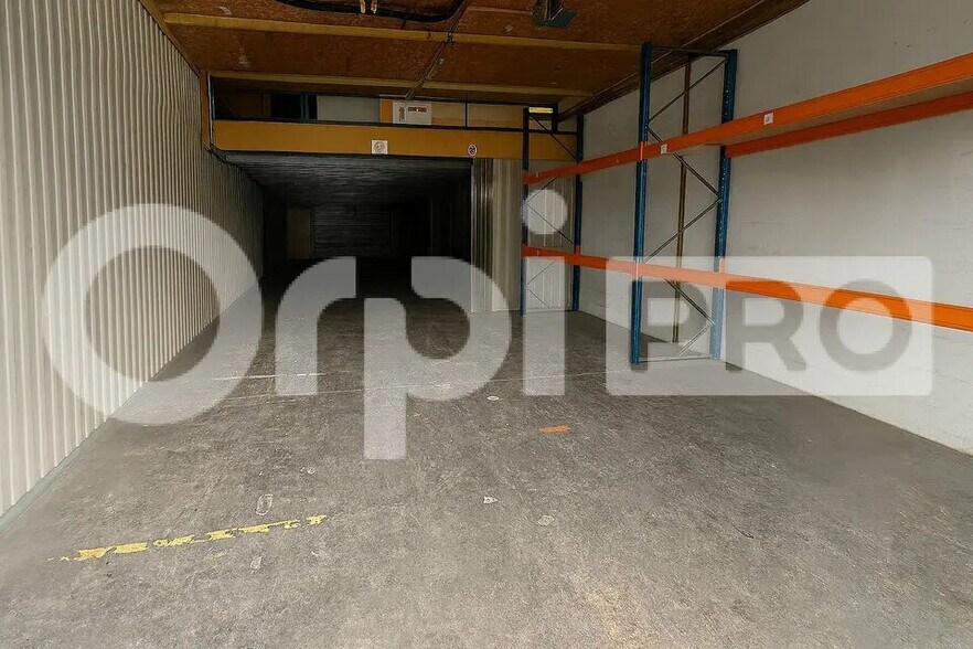 Local d’activités dans Savigny-le-Temple à louer - Photo intérieure – Image 3 sur 9