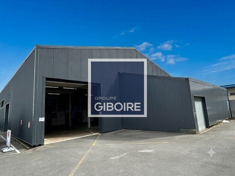 Industriel/Logistique dans Vezin-le-Coquet à louer - Photo de l’immeuble – Image 2 sur 12