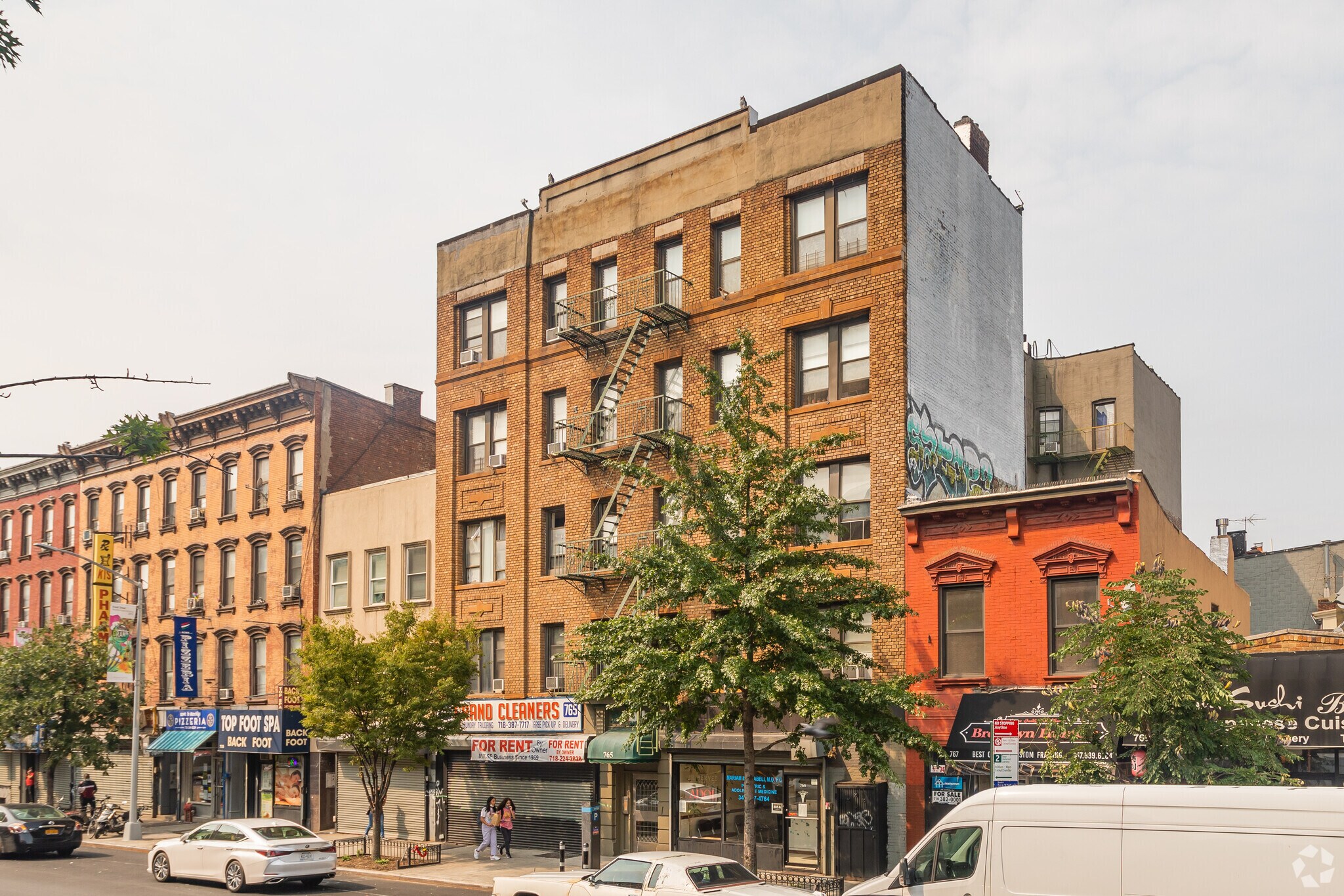 765 Grand St, Brooklyn, NY à vendre Photo principale– Image 1 sur 3