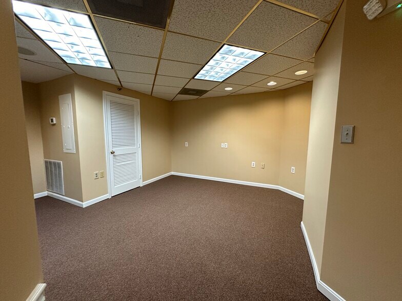 305 Harrison St, Leesburg, VA à louer - Photo intérieure – Image 3 sur 31