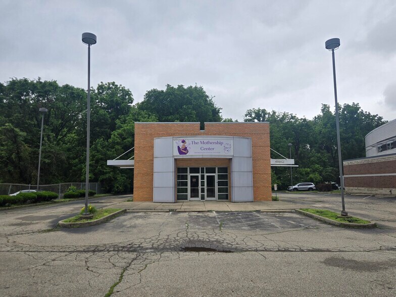 4365 Reading rd, Cincinnati, OH à louer - Photo de l’immeuble – Image 1 sur 3