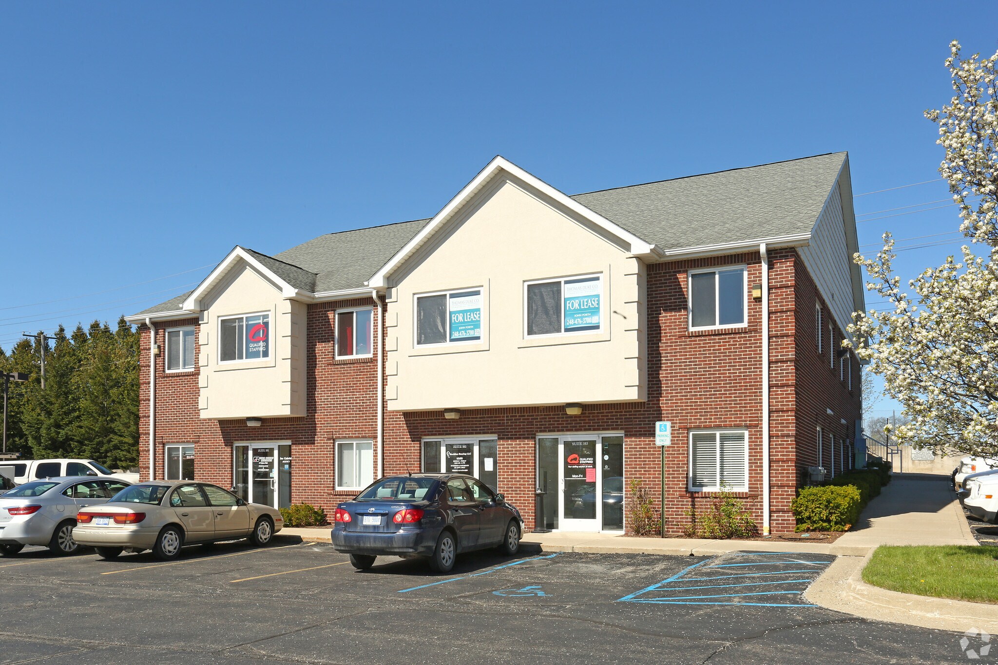 1004 S Michigan Ave, Howell, MI à vendre Photo de l’immeuble– Image 1 sur 8