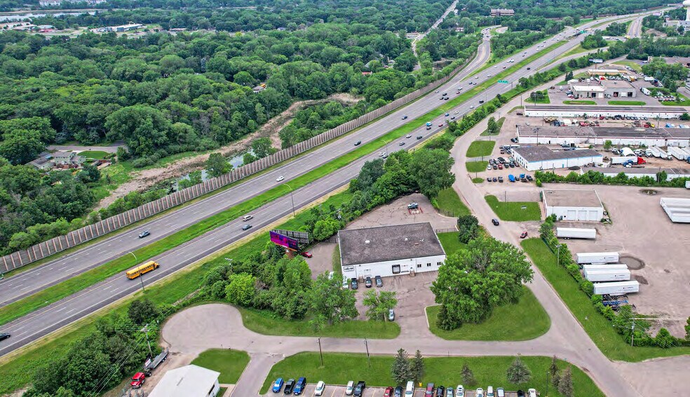 1790 NE Radisson Rd, Blaine, MN à louer - Photo de l’immeuble – Image 2 sur 7