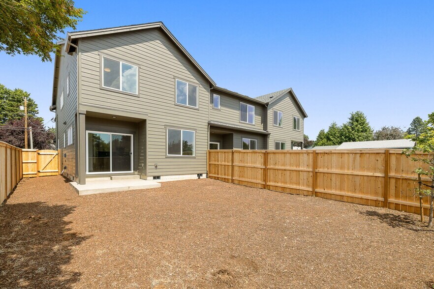 136 Randall St, Oregon City, OR à vendre - Photo principale – Image 1 sur 54