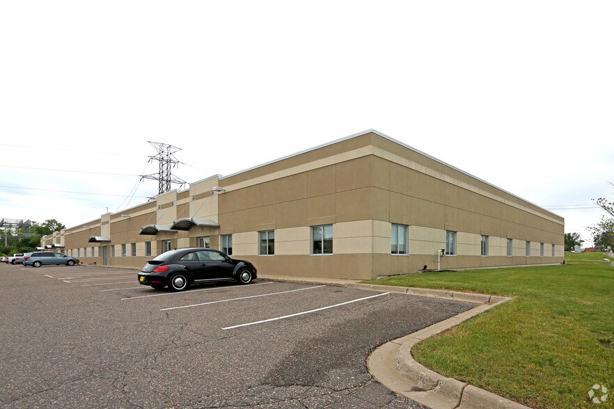 1900 Oakcrest Ave, Roseville, MN à louer - Photo de l’immeuble – Image 2 sur 3