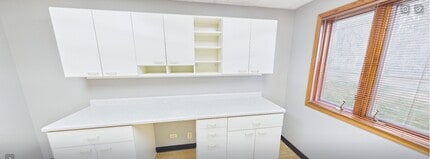 2210 Dean St, Saint Charles, IL à louer Photo intérieure– Image 2 sur 7