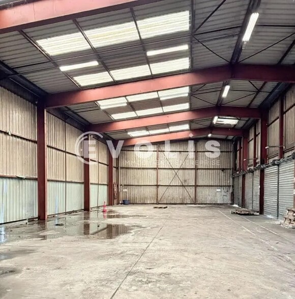 11 Avenue Descartes, Morangis à louer - Photo de l’immeuble – Image 2 sur 13