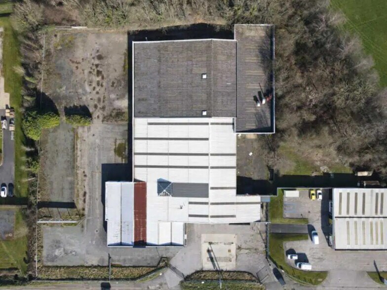 Local d'activités dans Valliquerville à vendre - Photo de l’immeuble – Image 3 sur 5