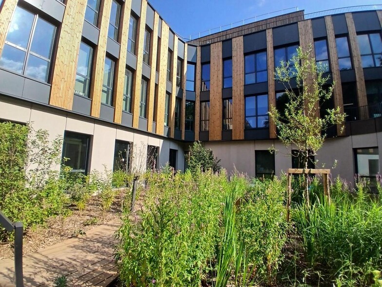 Bureau dans Champs-sur-Marne à louer - Photo de l’immeuble – Image 3 sur 20