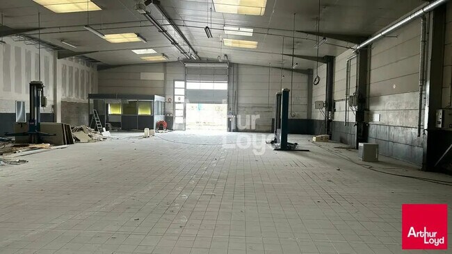 Plus de détails pour Local d'activités à louer