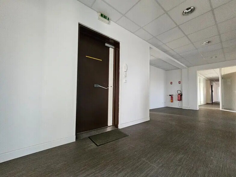 Bureau dans Champlan à louer - Photo de l’immeuble – Image 2 sur 6