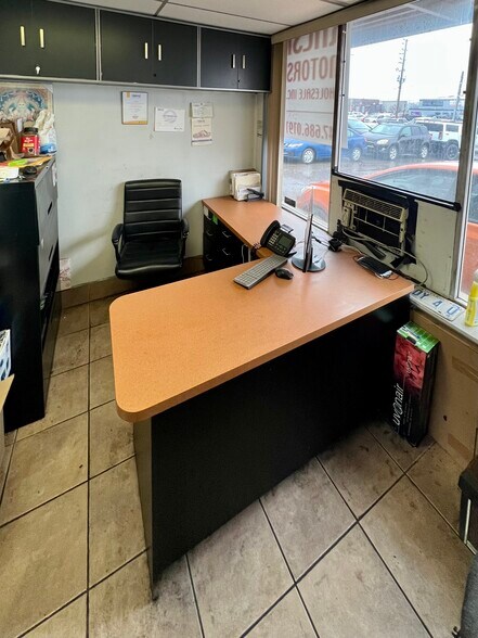 7 Hansen Rd, Brampton, ON à vendre - Photo de l’immeuble – Image 3 sur 12