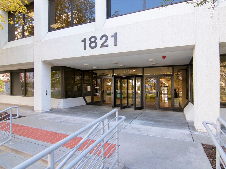 1821 Walden Office Sq, Schaumburg, IL à louer - Photo de l’immeuble – Image 3 sur 11
