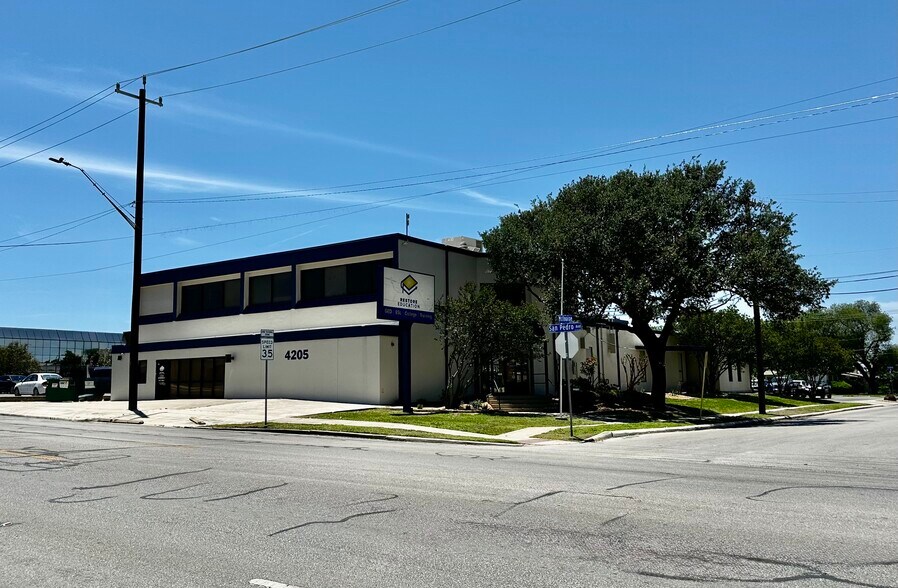 4205 San Pedro Ave, San Antonio, TX à vendre - Photo de l’immeuble – Image 3 sur 12