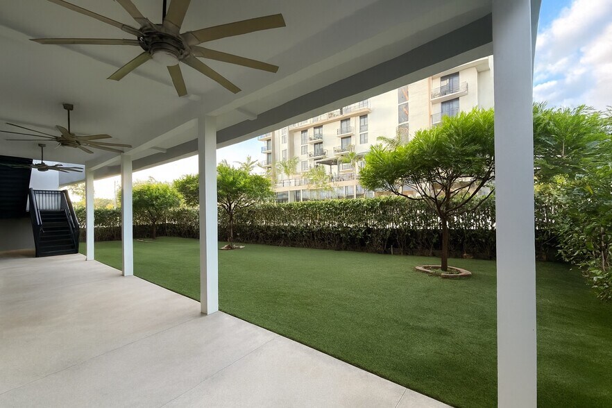 18651 NE 24th Pl, Miami, FL à vendre - Photo de l’immeuble – Image 3 sur 14