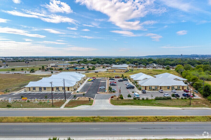 1067 FM 306, New Braunfels, TX à louer - Photo de l’immeuble – Image 3 sur 25