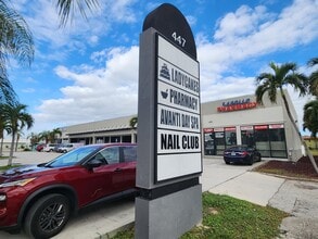 447 Cape Coral Pky E, Cape Coral, FL à louer Photo intérieure– Image 1 sur 2