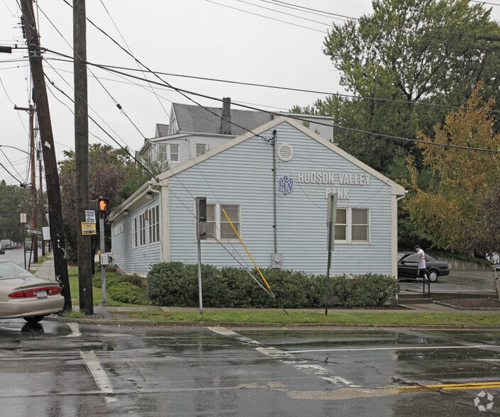 403 E Sandford Blvd, Mount Vernon, NY à louer - Photo de l’immeuble – Image 2 sur 8