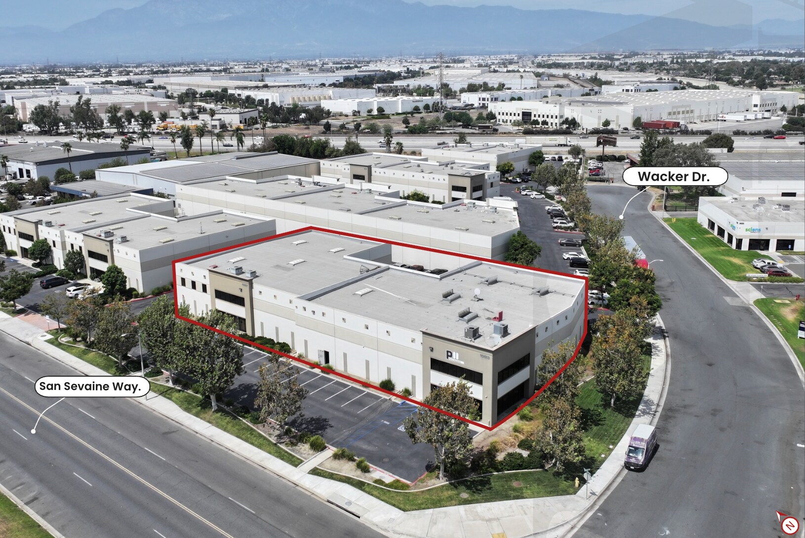 10513-10567 San Sevaine Way, Jurupa Valley, CA à vendre Photo de l’immeuble– Image 1 sur 6
