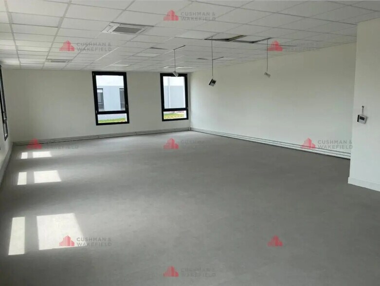 Bureau dans Fontaine-lès-Dijon à louer - Photo intérieure – Image 3 sur 4