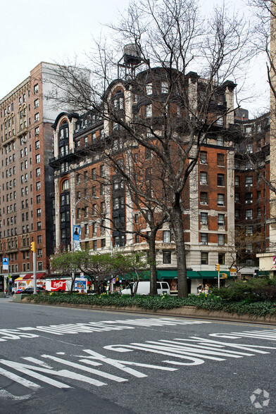 2175 Broadway, New York, NY à louer - Photo de l’immeuble – Image 3 sur 9