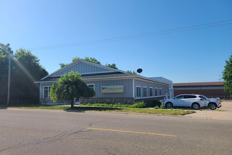410 E Dowland St, Ludington, MI à louer - Photo de l’immeuble – Image 3 sur 12