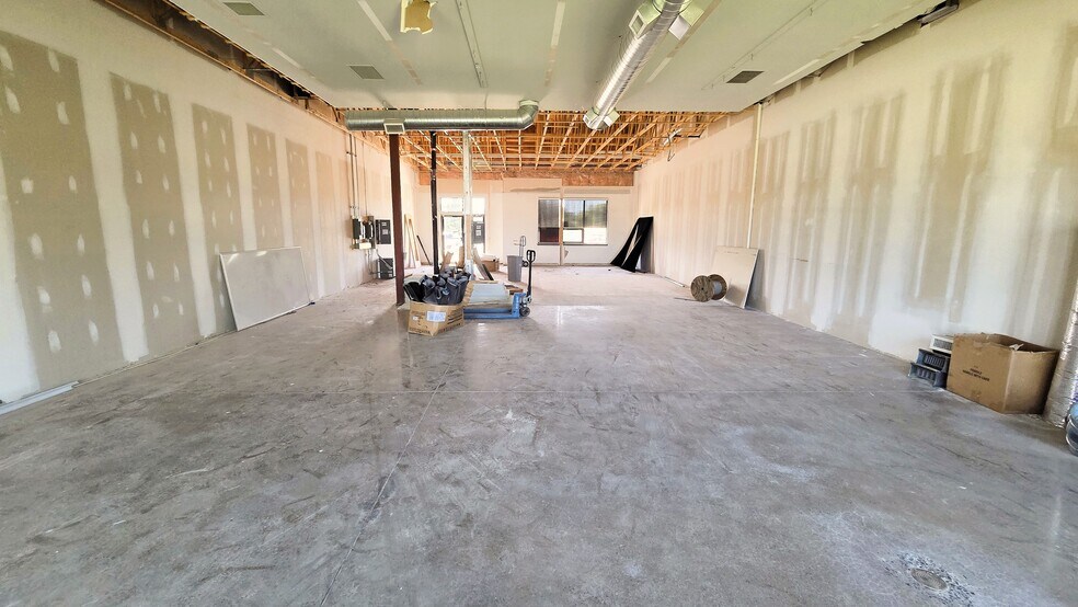 61 Hyperion Ct, Kingston, ON à louer - Photo de l’immeuble – Image 3 sur 4