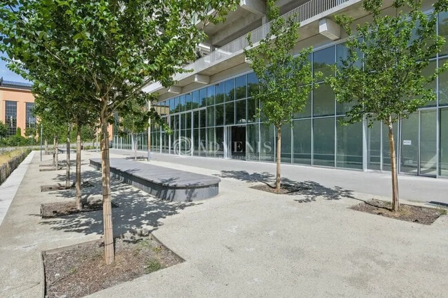 Plus de détails pour Local commercial à louer