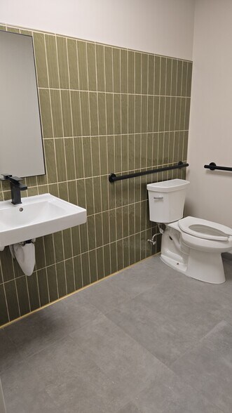 601 N Main St, Glassboro, NJ à louer - Photo de l’immeuble – Image 2 sur 11