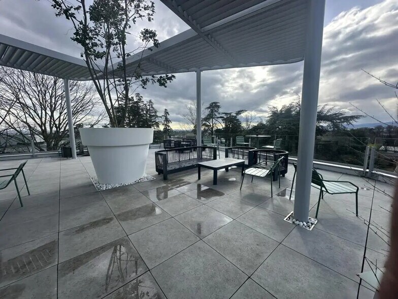 44 Sentier Du Bois Des Côtes, Limonest à louer - Photo de l’immeuble – Image 2 sur 3