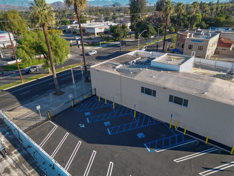 9204 Magnolia Ave, Riverside, CA à louer - Photo de l’immeuble – Image 3 sur 7