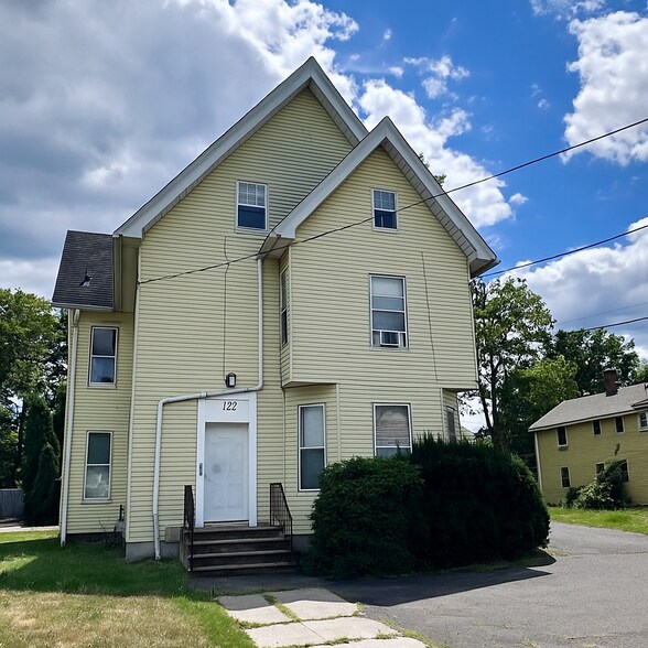 122 W Main St, Plainville, CT à vendre - Photo de l’immeuble – Image 1 sur 31