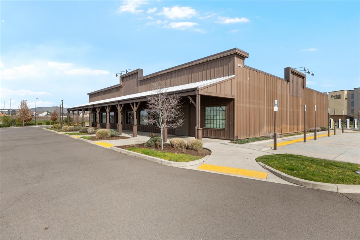 1445 Center Dr, Medford, OR à louer Photo intérieure– Image 1 sur 42