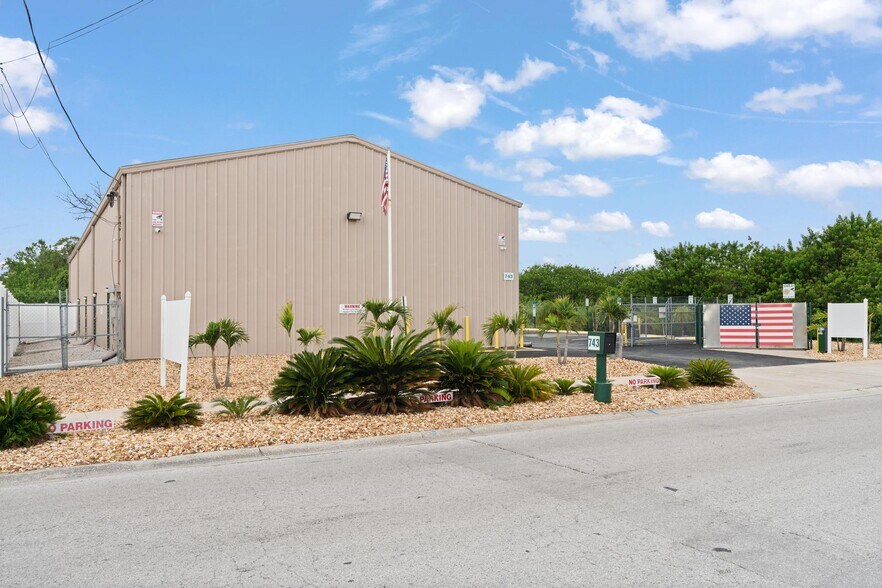 743 Wesley Ave, Tarpon Springs, FL à louer - Photo de l’immeuble – Image 3 sur 32