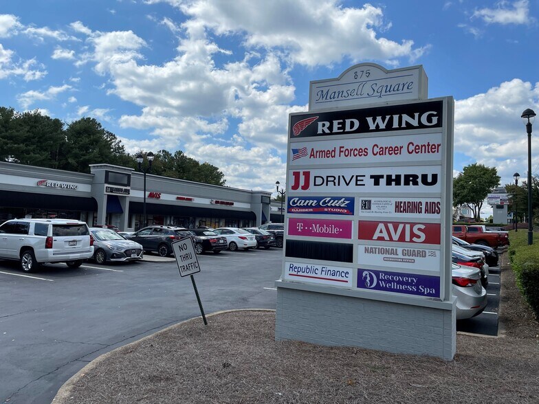 875 Mansell Rd, Roswell, GA à louer - Photo de l’immeuble – Image 3 sur 4