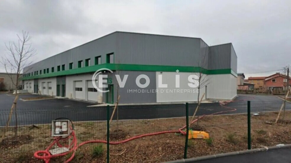12 Rue Léopha, Mions à louer - Photo de l’immeuble – Image 2 sur 12