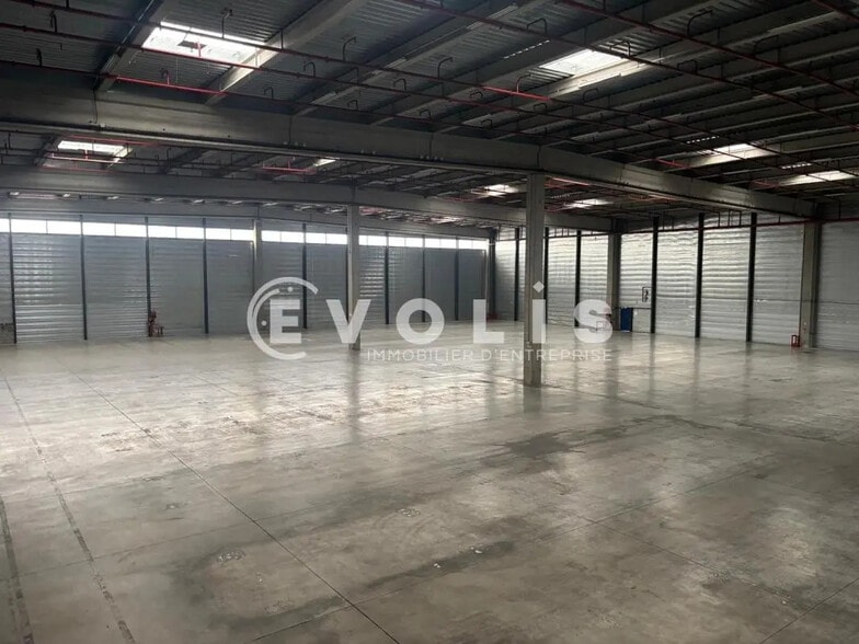 Bureau dans Mions à louer - Photo de l’immeuble – Image 3 sur 30