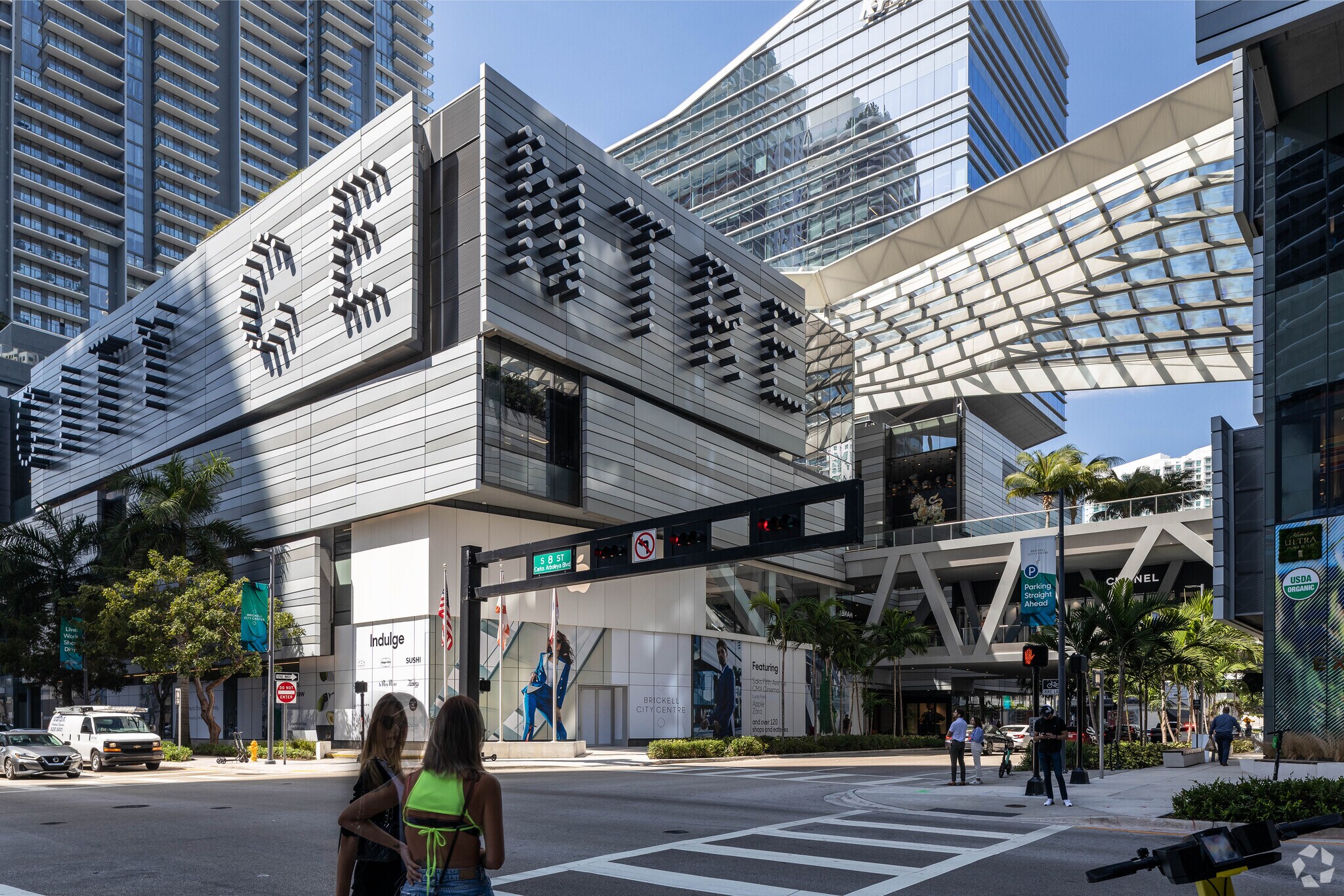 98 SE 7th St, Miami, FL à louer Photo principale– Image 1 sur 11