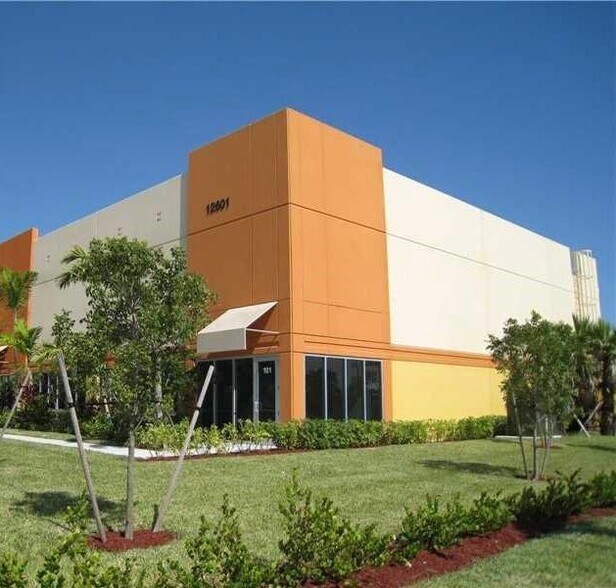 12601 NW 115th Ave, Medley, FL à louer - Photo de l’immeuble – Image 3 sur 7